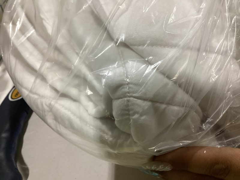 Condition photo showing Good Condition for linen box quilt quince white 
