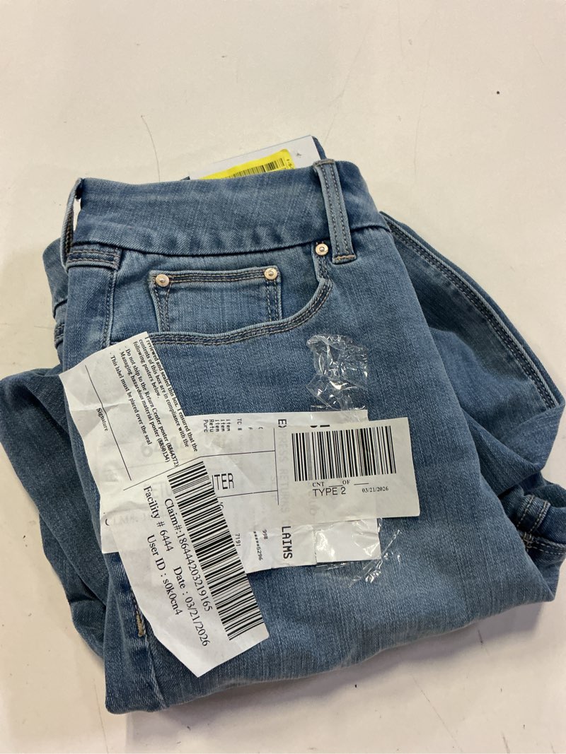 Condition photo showing New/Like New for seven7 women's tummyless jean size 10