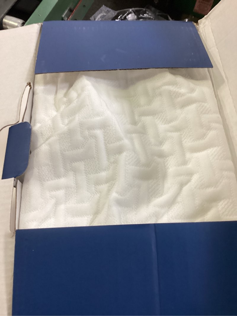 Condition photo showing New/Like New for premium 100% waterproof king mattress protector breathable cooling 3d air fabric cover smooth soft hypoallergenic noiseless bed cover machine washable vinyl free, 8-21'' deep pocket white king