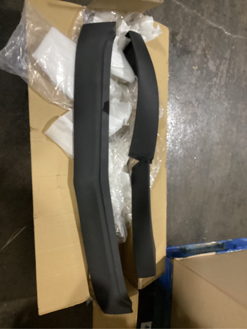 Condition photo showing Good Condition for universal lip splitte( 3 pieces)