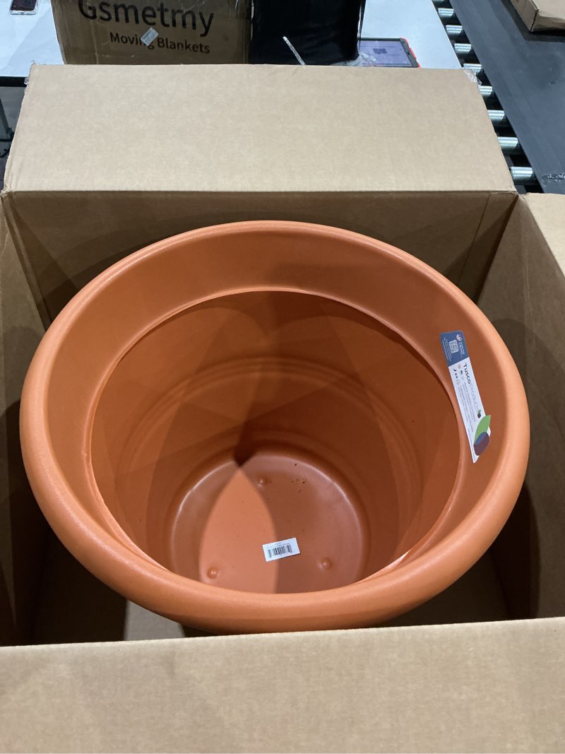 Condition photo showing Good Condition for tusco products rr20tc rolled rim garden planter, terra cotta, 20in terra cotta 20"