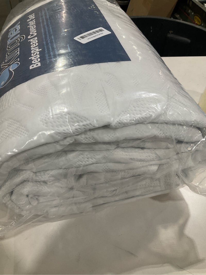 Condition photo showing Good Condition for kingmex bedspread coverlet set