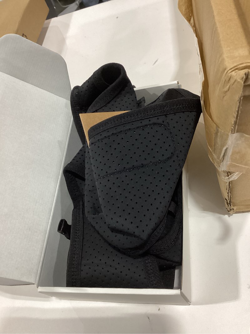 Condition photo showing Good Condition for Running Vest for Women Men, USA Original Patent, Adjustable Chest Straps Running Hydration Vest with 500ml Soft Flask, Lightweight Reflective Hydration Backpack for Marathon