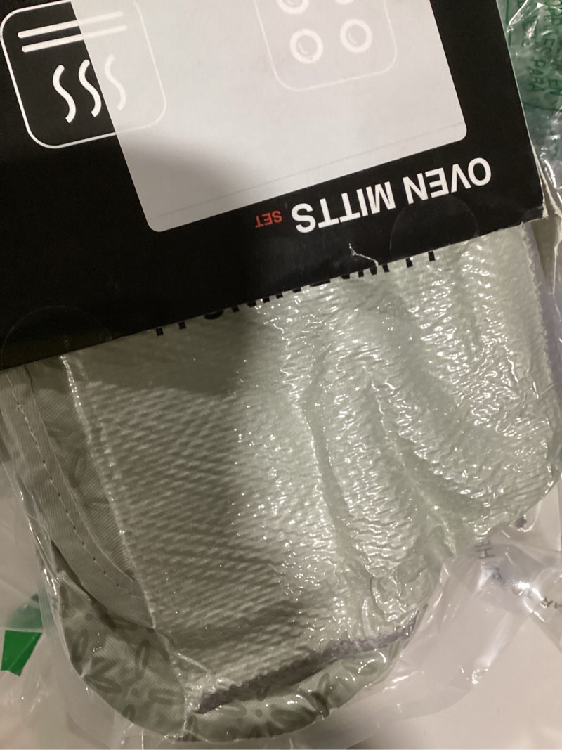 Condition photo showing New/Like New for KEGOUU Oven Mitts and Pot Holders 6pcs Set, Kitchen Oven Glove High Heat Resistant 500 Degree Extra Long Oven Mitts and Potholder with Non-Slip Silicone Surface for Cooking ?Greenish Gary?
