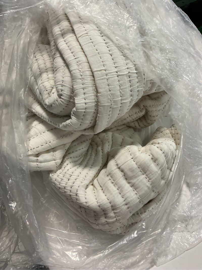 Condition photo showing Good Condition for quince organic cotton channel stitch coverlet, king/cal king, undyed