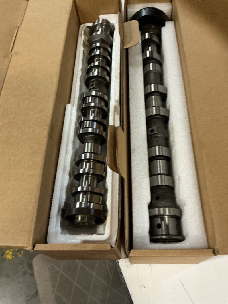 Condition photo showing Good Condition for 2005 cadillac escalade 5.3l engine camshaft es3270 -2