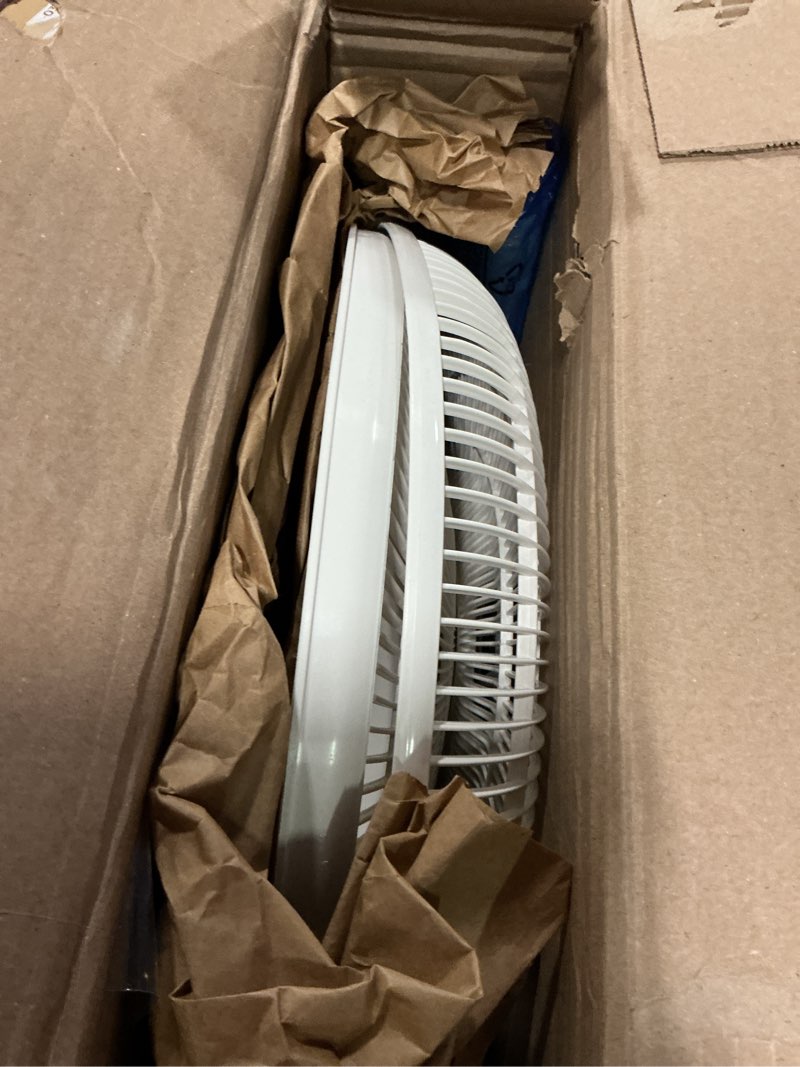 Condition photo showing Good Condition for lasko 2520 oscillating stand fan,white 16 inch