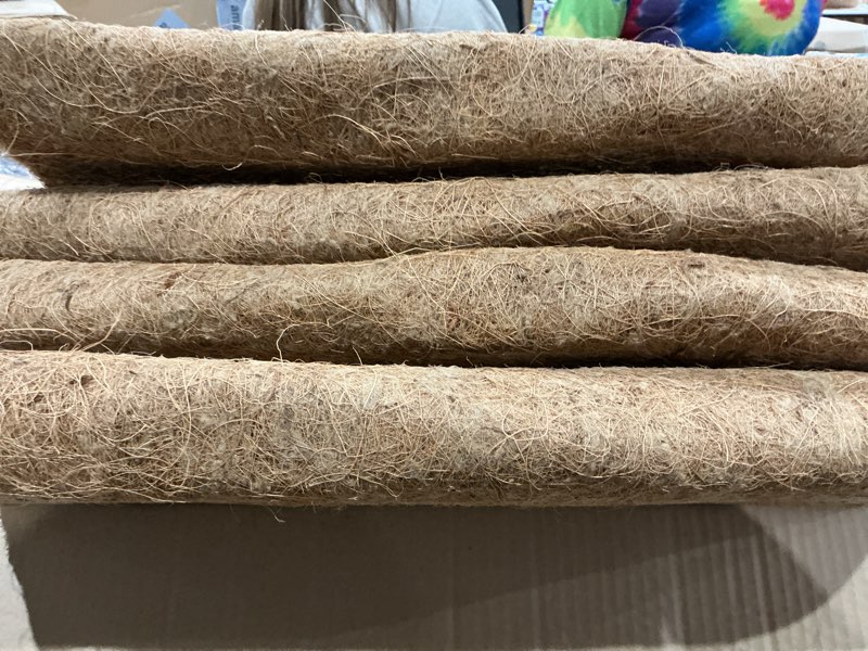 Condition photo showing Good Condition for tinideya horse trailer mat 4x6 ft, natural coconut coir, heavy duty woven design for horse & livestock trailers, durable flooring padding, easy to clean, indoor & outdoor use