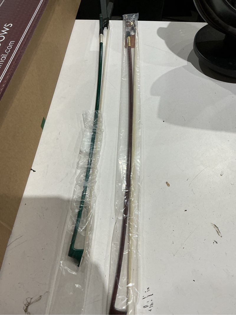 Condition photo showing Good Condition for carbon fiber violin bow 3/4 size vingobow 100vb 69 cm three quarters for advanced student straight parisian eyes ebony frog unbleached mongolian black horse hair powerful and wild tone smooth screw 3/4 black