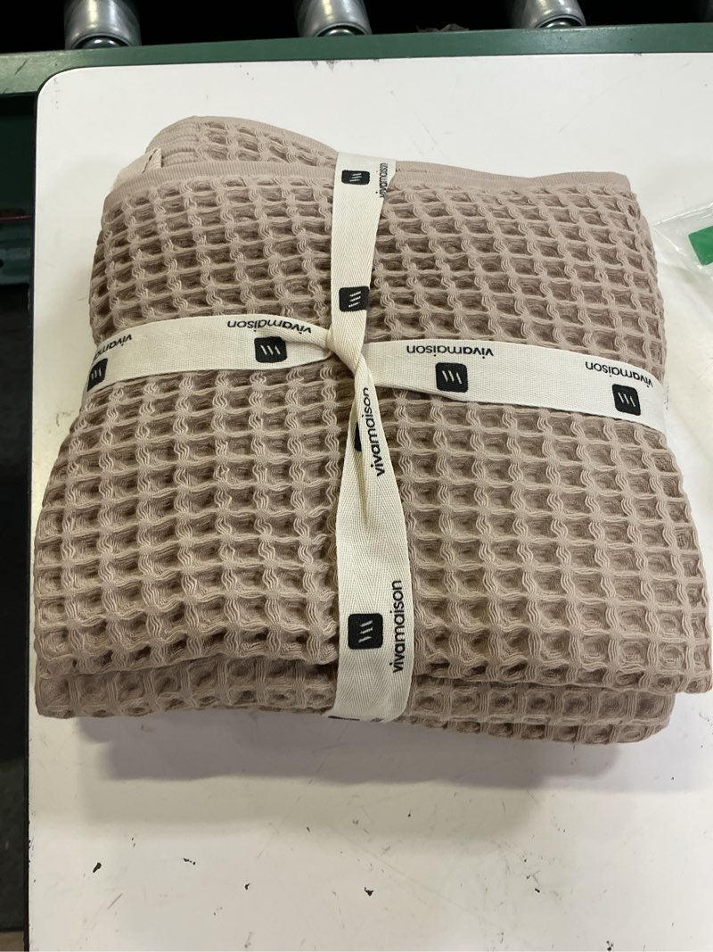 Condition photo showing Good Condition for premium waffle hand towels pack of 4 extra large 20x35 inch - 100% turkish cotton, waffle weave, quick dry, lint free, super absorbent, thin hand bath towel (brown, set of 4 hand towels) brown set of 4 hand towels