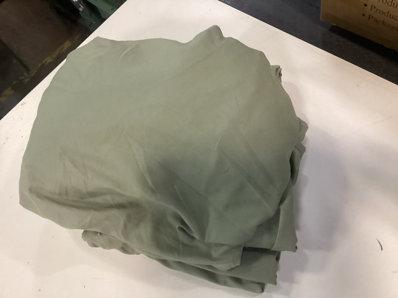 Condition photo showing As Is for (unknown size)lightweight super soft, breathable easy care microfiber 4-piece bed sheet set with 14-inch deep pockets, queen, emerald green, solid emerald green 
