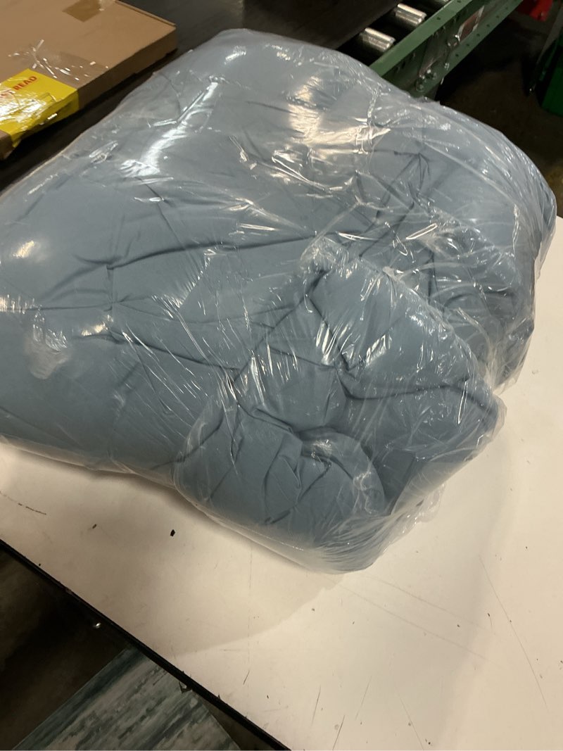 Condition photo showing Good Condition for similar bedsure duvet cover queen size - soft double brushed bedding set for kids & adults, zipper closure, 3 pieces, includes 1 duvet cover (90\"x90\") & 2 pillow shams, no comforter, mineral blue queen (90\" x 90\") 06 - mineral blue (no comforter)
