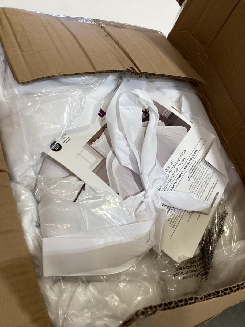Condition photo showing As Is for lush decor reyna ruffle reversible oversized 3 piece quilt set, full/queen, white full/queen white