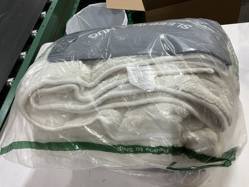 Condition photo showing Good Condition for Kivik 15 lbs Weighted Blanket for Adults, Buttery Soft Checkered Heavy Blankets Throw for Bed Sleeping & Calming, Dual Sided Fluffy Fleece Washable, Warm Comfort, Queen Size 60 x 80 inches, Beige Beige 60"x80"-15lbs