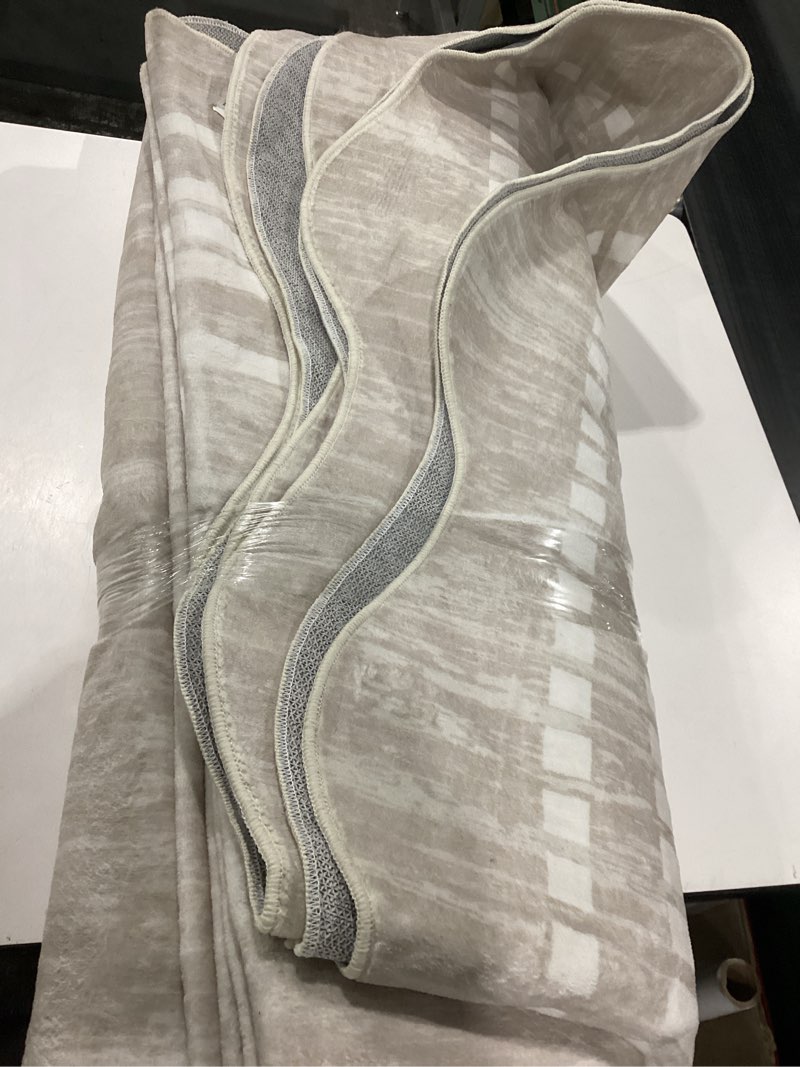 Condition photo showing Good Condition for GarveeHome Scalloped 9x12 Area Rugs for Living Room Modern Neutral Washable Rugs for Bedroom Large Solid Farmhouse Carpet Abstract Bordered Carpet for Bedroom Apartment Table Dorm Nursery, Cream 9x12 Ivory White 9' x 12' (Rectangular)