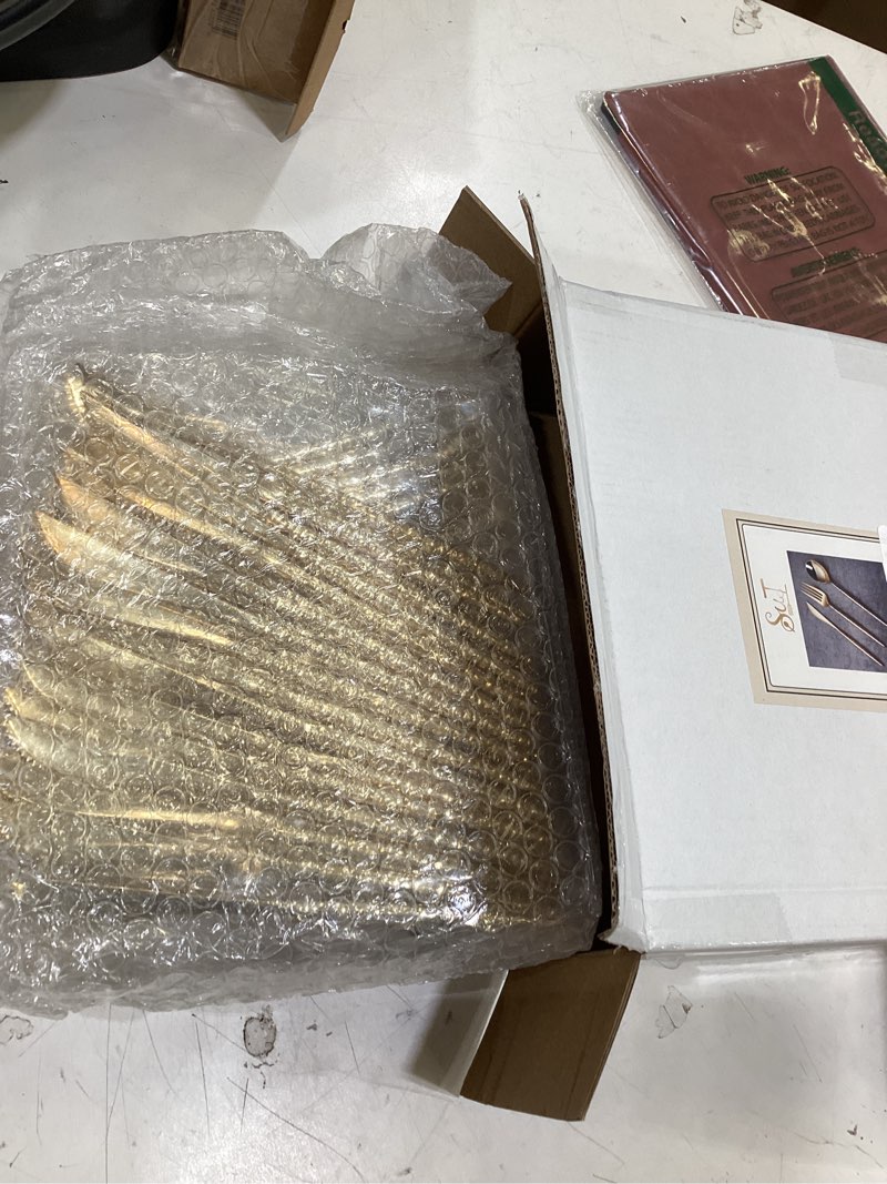 Condition photo showing Good Condition for sut 150 pcs gold plastic silverware, gold disponsable utensils, plastic silverware heavy duty, includes 50 knives, forks and spoons, hammered disponsable cutlery for wedding, birthday, party 150 gold hammer
