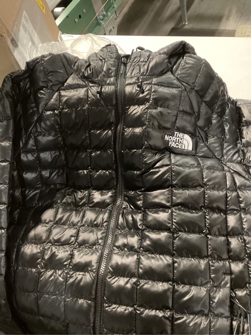 Condition photo showing New/Like New for THE NORTH FACE Men's Thermoball Hooded Jacket | Lightweight, Wind & Water Resistant, Synthetic Insulation & Adjustable Hood Small Tnf Black
