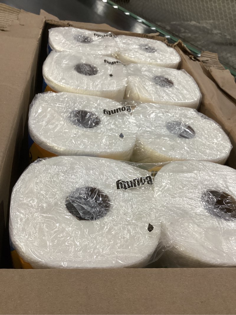4 pack of bounty paper towels (8 rolls)