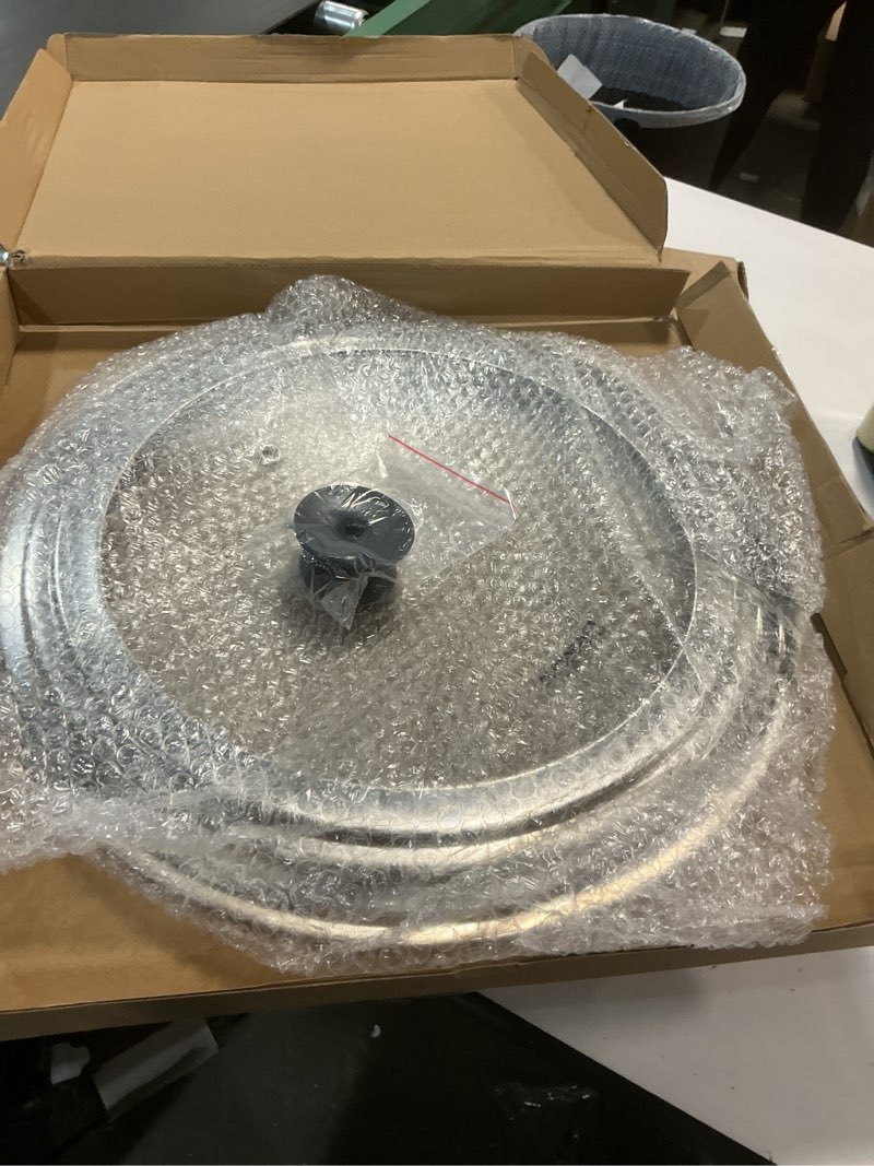 Condition photo showing Good Condition for 13-14-15 in Universal Pan Lid, Extra Large Silicone Pot Lid for Pots, Pans & Skillets, Replacement Frying Pan Lid with Heat Resistant Silicone Knob, Dishwasher Safe, Black 13''-14''-15'' Black