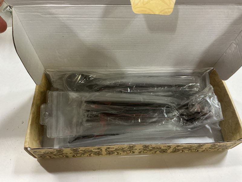 Condition photo showing New/Like New for 20-Pieces Black Gold 18/10 Stainles Steel Flatware Set, Knife Fork Spoon Silverware Se, Dinnerware Set Service for 4, Matte Finish, Dishwasher Safe 20 Pcs Set