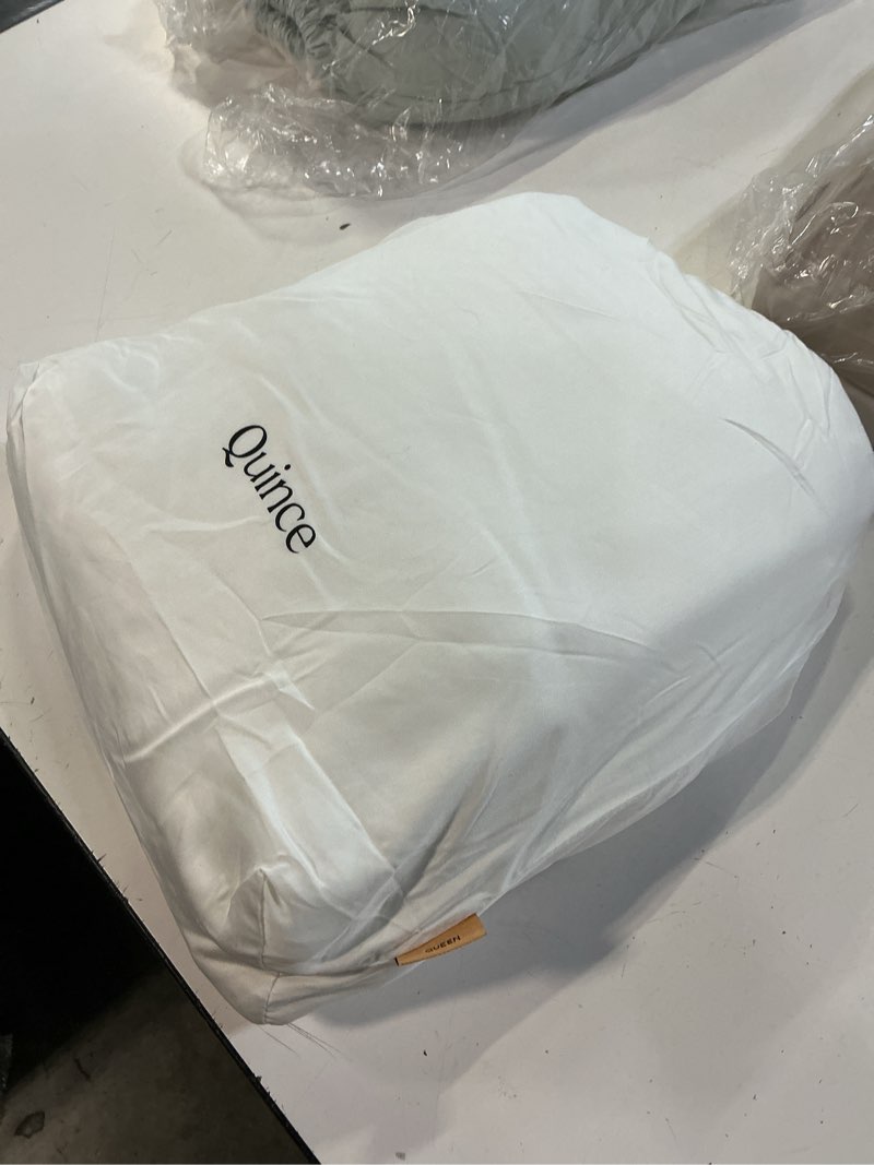 Condition photo showing Good Condition for mulberry silk sheet set color: ivory(queen)