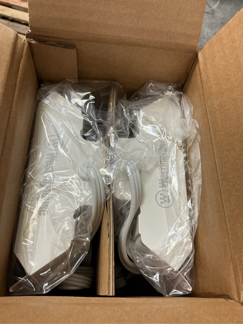 Condition photo showing Good Condition for westinghouse 4' 5000 lumen led shop light, white finish, 2 pack