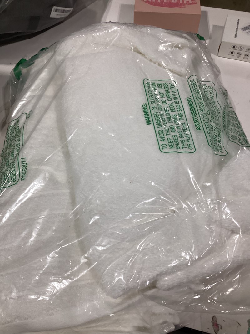 Condition photo showing Good Condition for Similar product not 16 not like stock photo or description similar 16 Piece Bath Towels Set - White Bath Towels, 100% Cotton Towels For Bathroom, Luxury Bath Towels, Highly Absorbent Shower Towels, 4 Bath Towels, 4 Hand Towels, and 8 Washcloths - White Towels