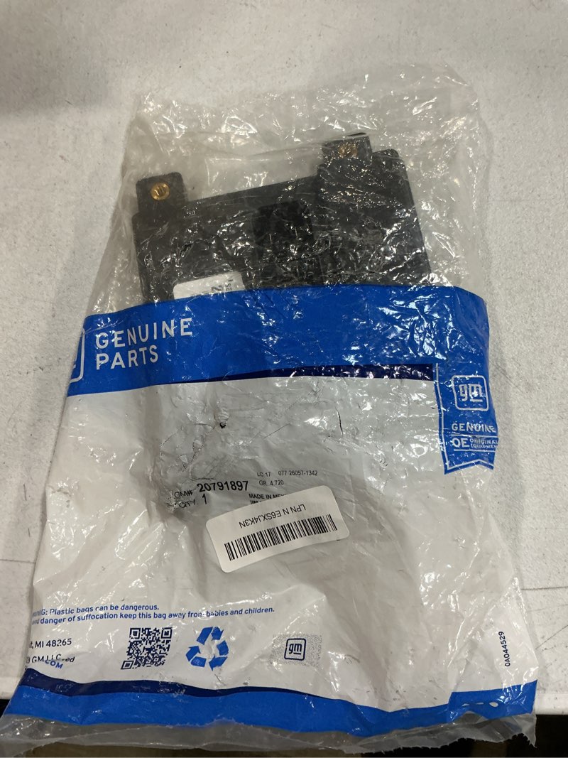 Condition photo showing New/Like New for gm genuine parts 20791897 trailer brake control module assembly