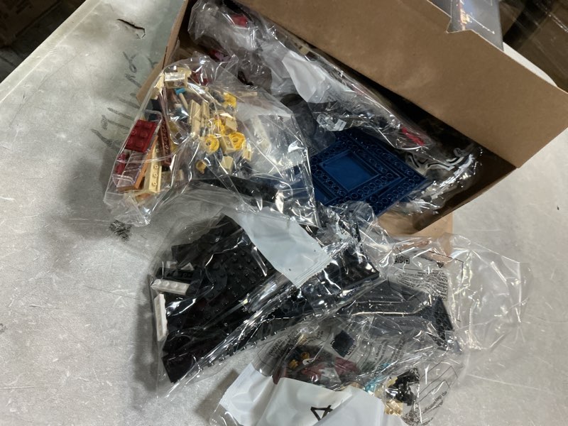 Condition photo showing Good Condition for LEGO Ideas Jaws Set - Diorama Kit for Fans of The Classic Movie - Shark Toy - Movie Memorabilia Gift for Adults - Includes Orca Boat and Chief Brody, Hooper and Quint Minifigures - 21350