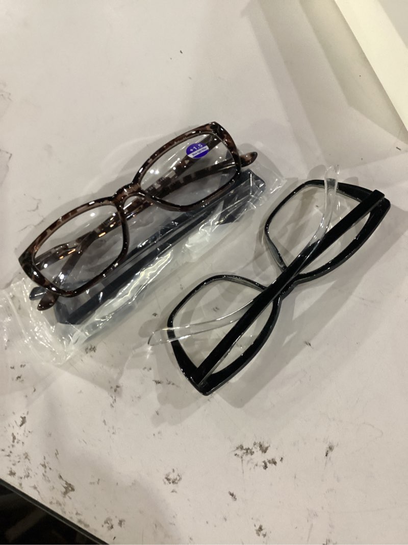 Condition photo showing Good Condition for bifocal reading sunglasses for women oversized cat eye fashion sun reader spring hinge eyewear uv protection pt2001c bifocal sun reader/black 1.5 diopters