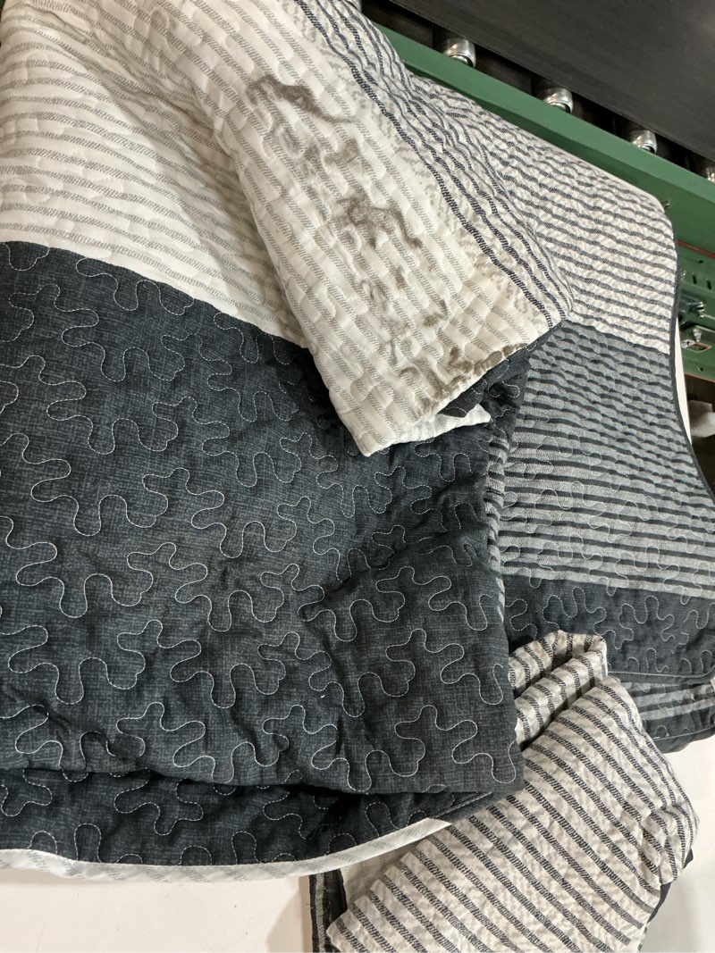 Condition photo showing As Is for 3pcs minimalist dark gray quilted bedspread set gradient - 