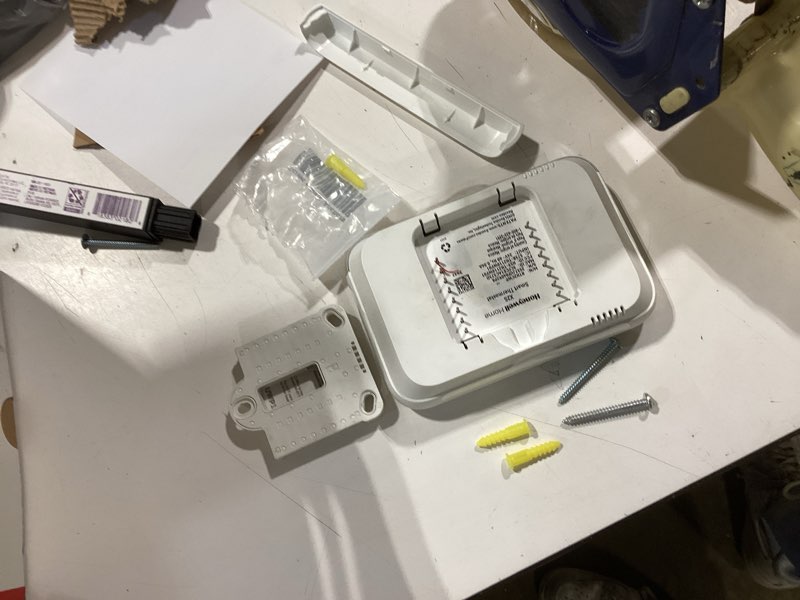 Condition photo showing Good Condition for x2s smart thermostat, conventional/heat pump, wi-fi thermostat