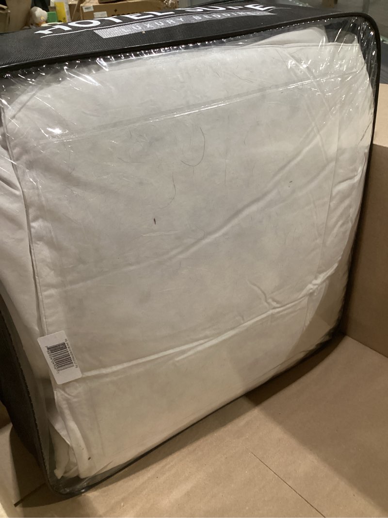 Condition photo showing As Is for (used)hotel suite luxurious feather and down comforter duvet insert full/queen size, 100% cotton cover, hotel collection quilts, 56 oz fill weight, all season medium warmth 88 x 88 inch white