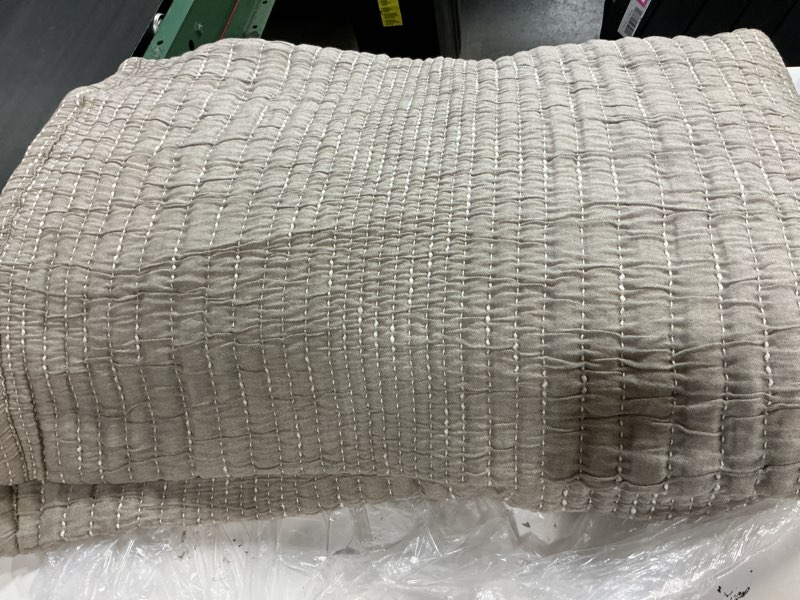 Condition photo showing Good Condition for quince organic cotton channel stitch coverlet cal/king size cloud without sham set