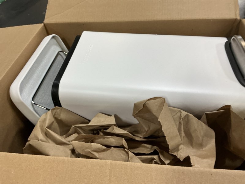 Condition photo showing New/Like New for happimess hpm1012c betty retro mini 3.2-gallon step-open trash can, modern, minimalistic, fingerprint-proof, rustproof, soft close, bedroom, bathroom, kitchen, laundry room, office, 3.2 gallons, white