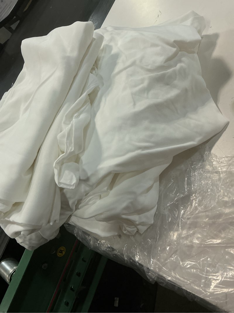 Condition photo showing As Is for quince king sheet set white flat sheet size 110”x105” in 279cmx267 cm 