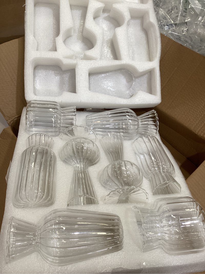 Condition photo showing Good Condition for mini glass vases for centerpieces - hewory clear small bud vases in bulk, cute flower vases set for wedding, home decoration, table decor (clear, 8) clear 8