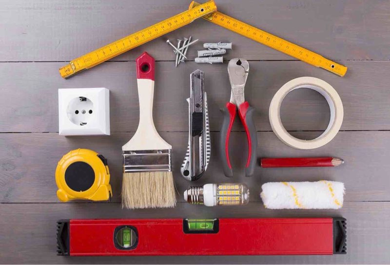 Assorted Home Improvement Lot (Small Tools, Screw, Home Accessories, etc.)