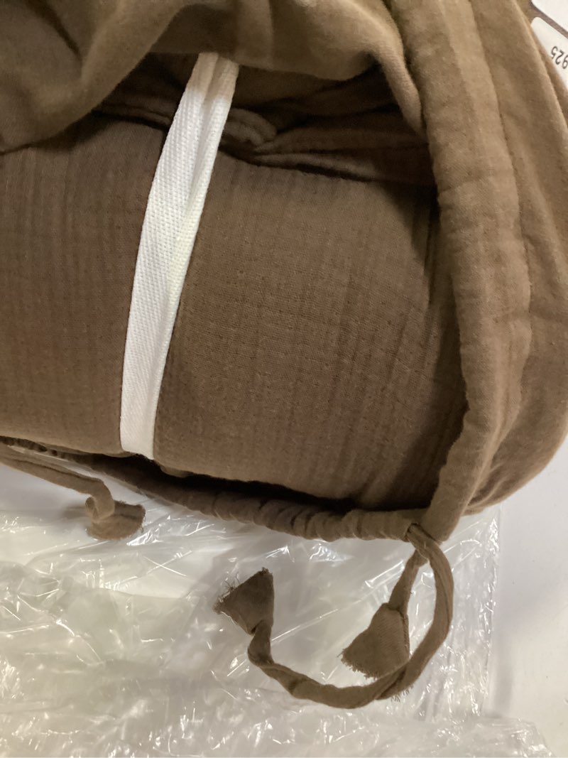 Condition photo showing New/Like New for airy gauze duvet cover set  size king