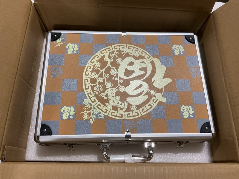 Condition photo showing Good Condition for Yellow Mountain Imports Champion-Size Chinese Mahjong Game Set with Aluminum Case - with 146 Tiles, 3 Dice and a Wind Indicator - for Chinese Style Gameplay Only White