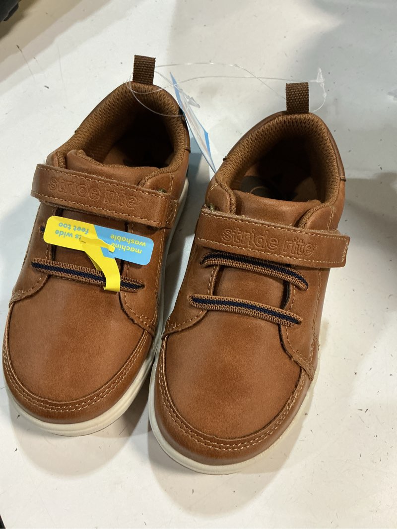 Condition photo showing New/Like New for size 8 munchkin by stride rite toddler boy eli sneaker