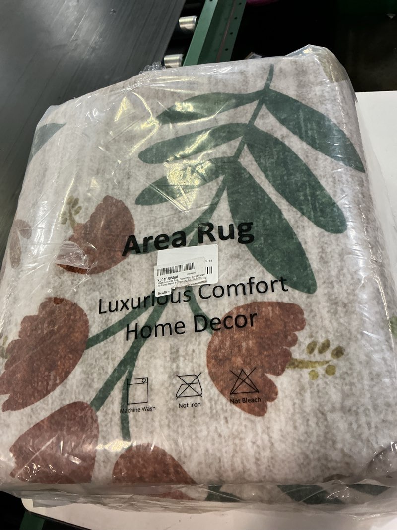 Condition photo showing New/Like New for washable area rug, floral rug, large carpet for living room & bedroom, 9'x 12',black