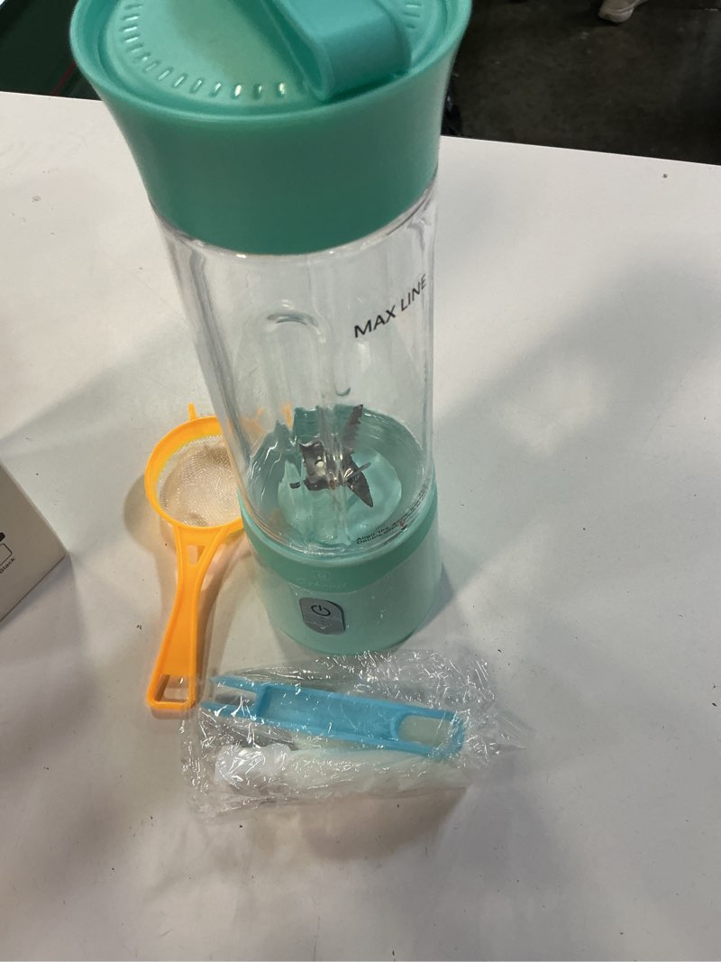 Condition photo showing Good Condition for cokunst 18oz portable blender, usb rechargeable personal size blenders, smoothie blender with 6 blades for protein & shakes, mini juicer with extra handle lid for travel sports outgoing, green green 18oz