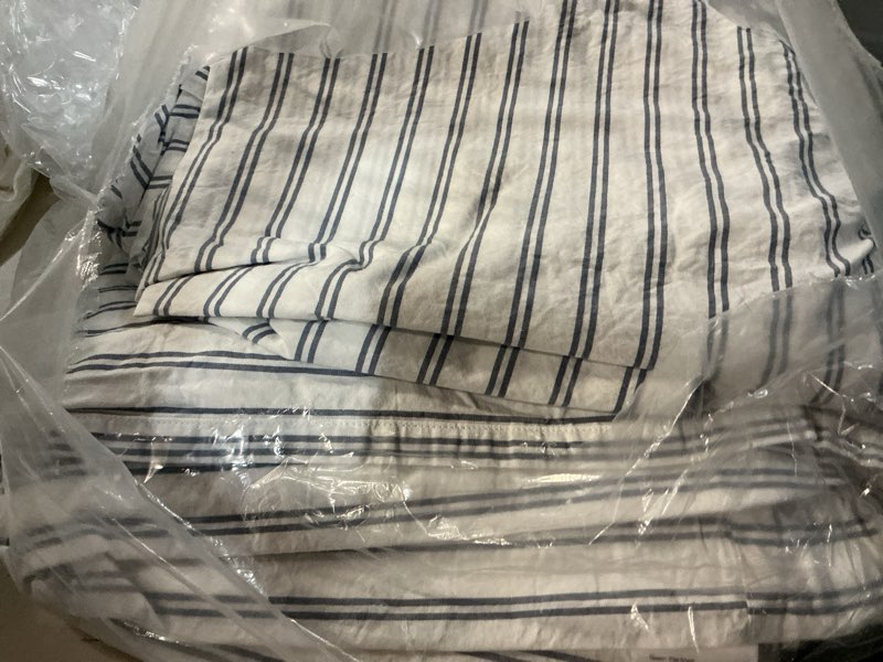 Condition photo showing Good Condition for classic organic percale double stripe sheet set, queen, double stripe mineral