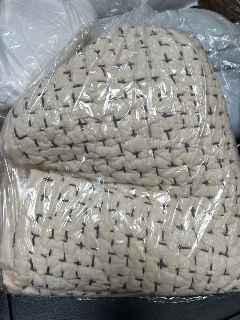 https://lotting-media.assets.bidfta.com/lotting_b217832f-75db-4d7b-b525-6058380ae857