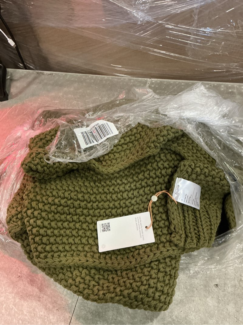 Condition photo showing Good Condition for (size 50 in x 60 in ) olive cotton fisherman throw