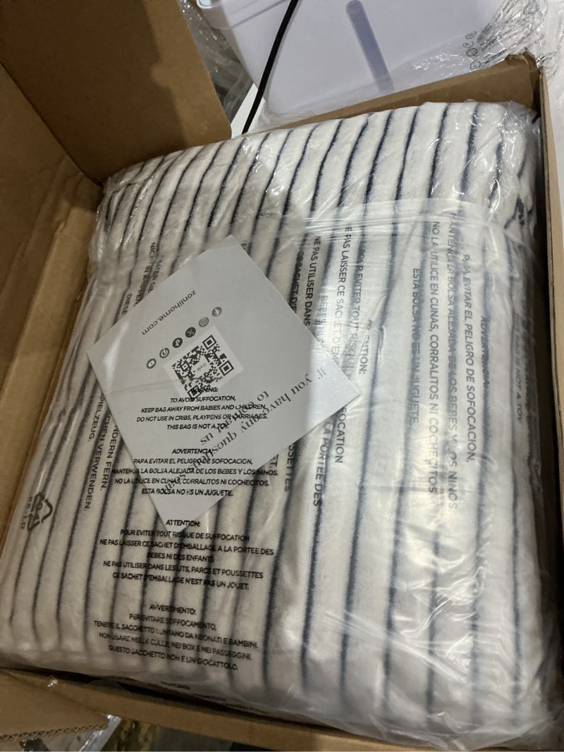 Condition photo showing Good Condition for fuzzy calming heated weighted blanket