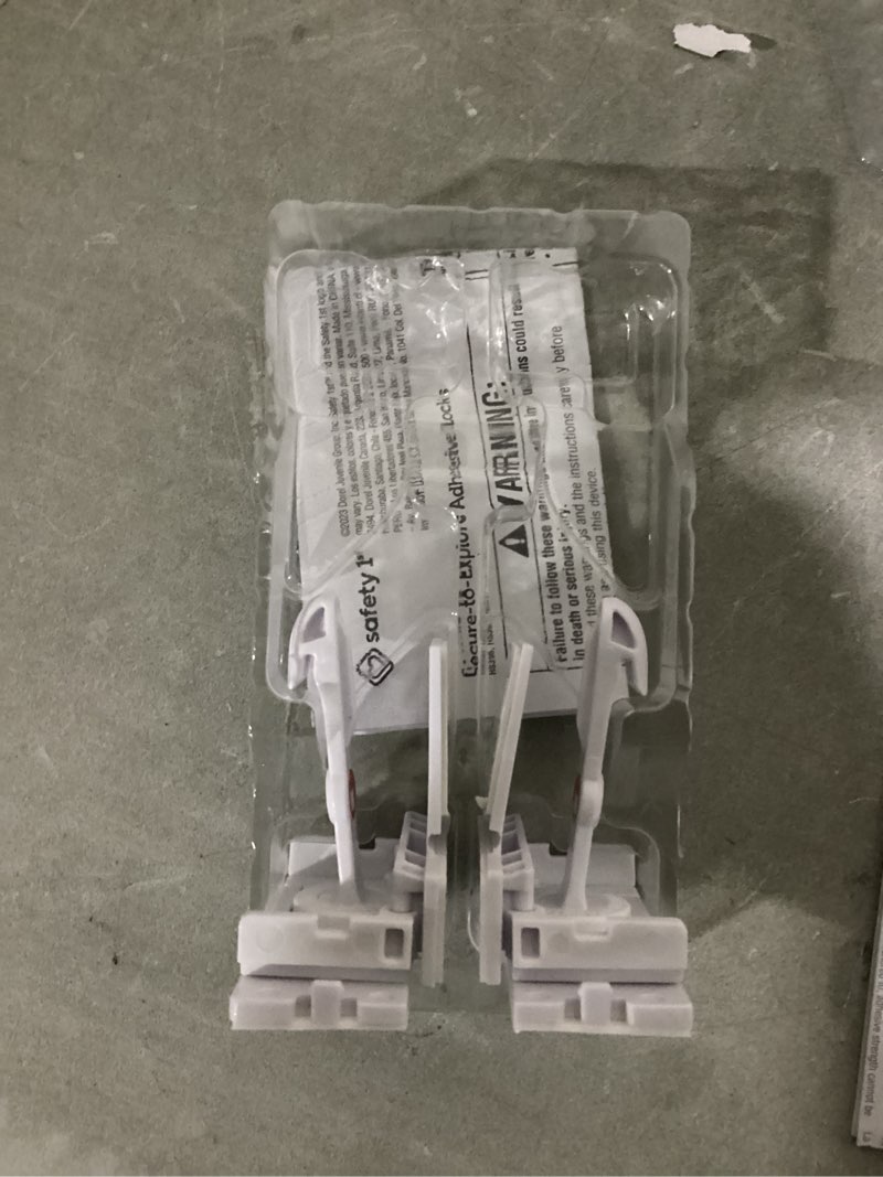 Condition photo showing Good Condition for safety 1st secure-to-explore adhesive locks set