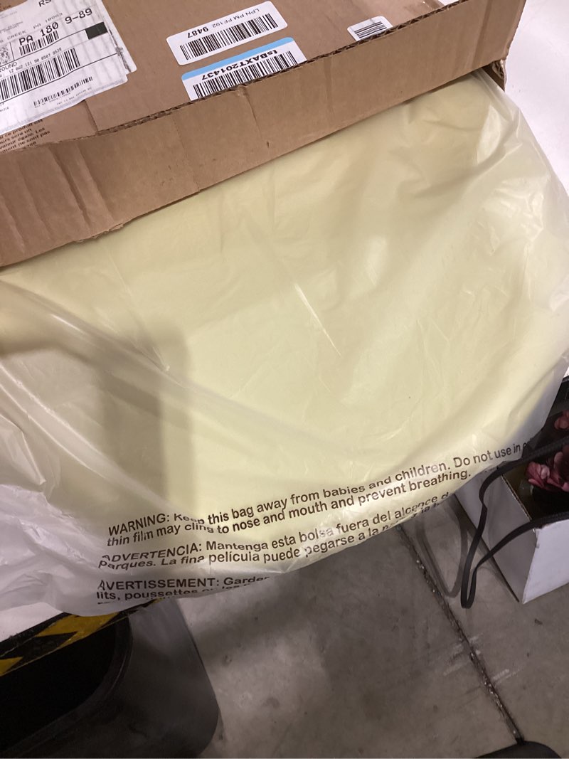 Condition photo showing Good Condition for Bemis Classic Colors Slow Close Toilet Seat, Easy Clean Hinges and Durable Plastic Seat, Made in USA, Round, Yellow Round Yellow