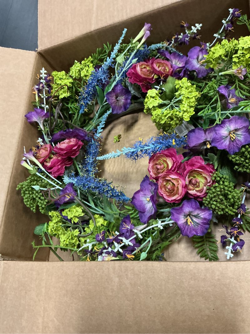 Condition photo showing Good Condition for nearly natural 20in. artificial veranda garden wreath